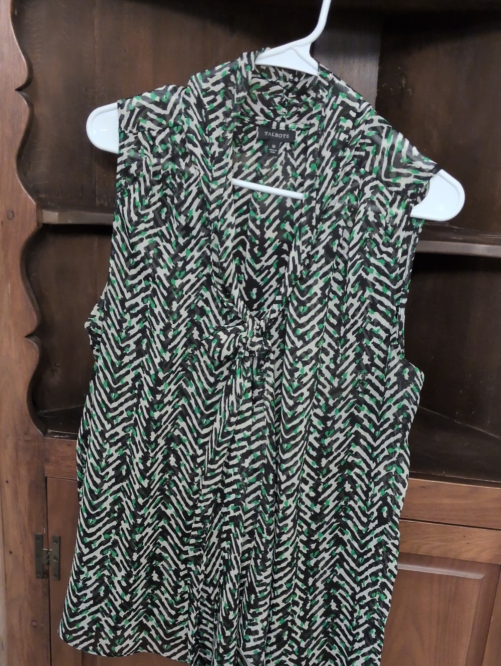 Talbots Black Green Cream Abstract Sleeveless V-Neck Top - Size 16